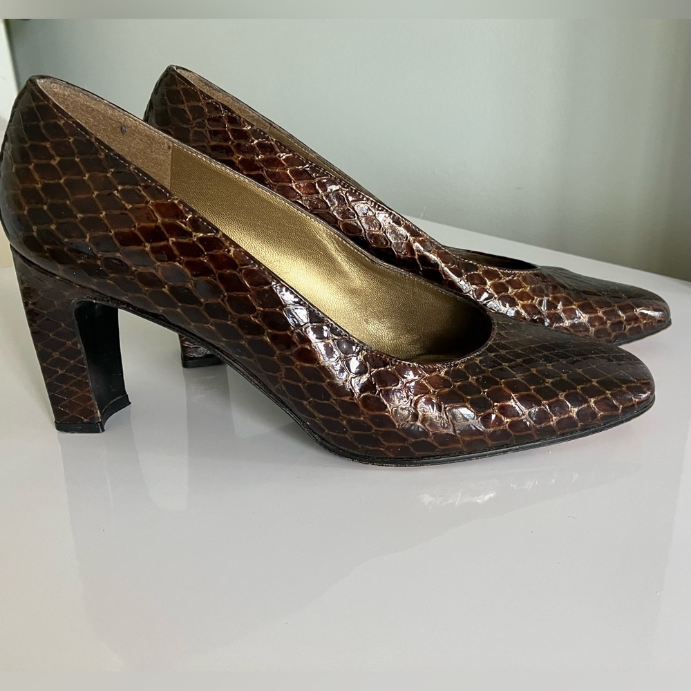 Stuart Weitzman Brown Snakeskin Pumps Size 9B - Picture 2 of 6
